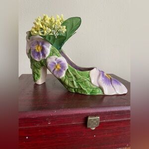 Vintage Purple Pansy Shoe 💛♥️🕊️